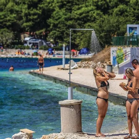 2 Bedroom Awesome In Okrug Gornji Apartamento Trogir