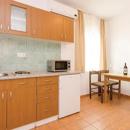 Apartment 2 Bedroom Awesome In Okrug Gornji Trogir