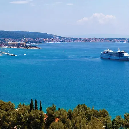 Apartment 2 Bedroom Awesome In Okrug Gornji Trogir