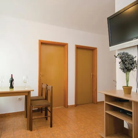 2 Bedroom Awesome In Okrug Gornji * Trogir