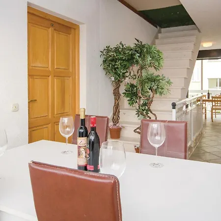 2 Bedroom Awesome In Okrug Gornji