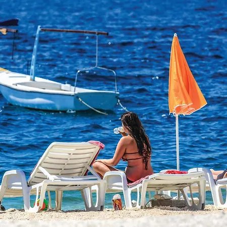 Apartment 2 Bedroom Awesome In Okrug Gornji Trogir