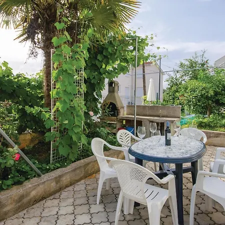 2 Bedroom Awesome In Okrug Gornji Trogir